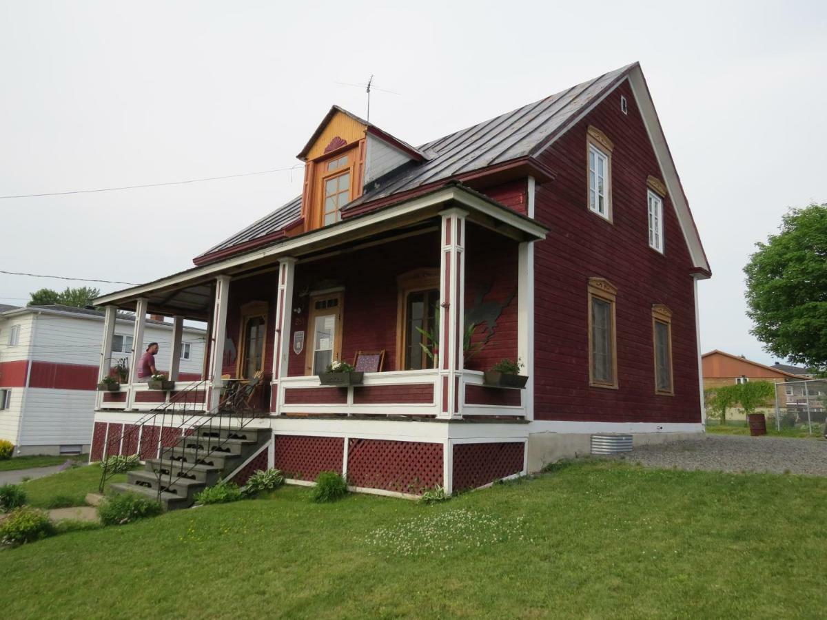La Vieille Maison Rouge Saint-Tite Eksteriør billede