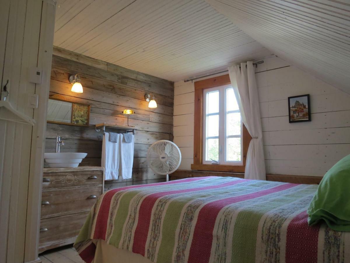 La Vieille Maison Rouge Saint-Tite Eksteriør billede
