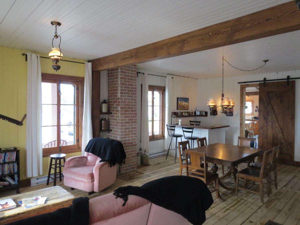 La Vieille Maison Rouge Saint-Tite Eksteriør billede